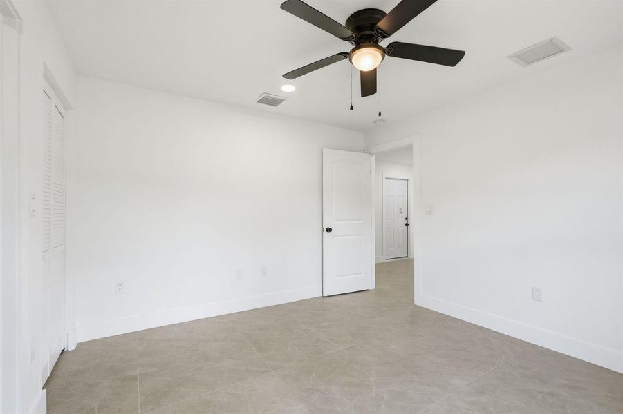 21-web-or-mls-18477_W_Sycamore_Dr_06353