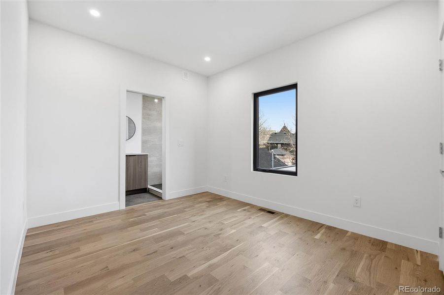 Spacious, unfurnished interior of a new home in , Denver (Image 16).