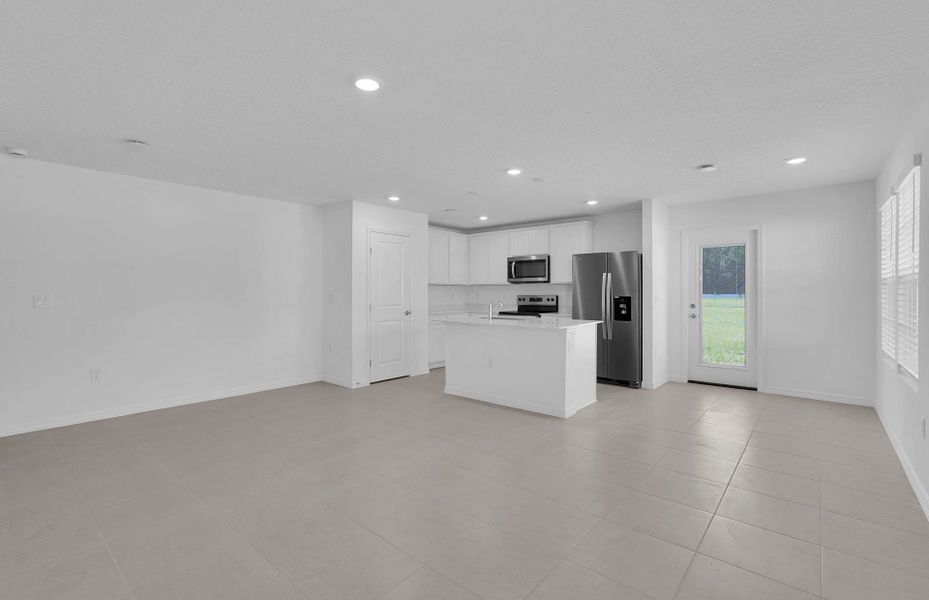 Spacious, unfurnished interior of a new home in Normandy Pines, Jacksonville (Image 14).