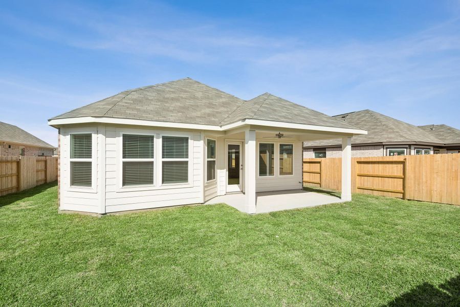 Exterior details and patio area of a home in Miller's Pond, Rosenberg (Image 3).