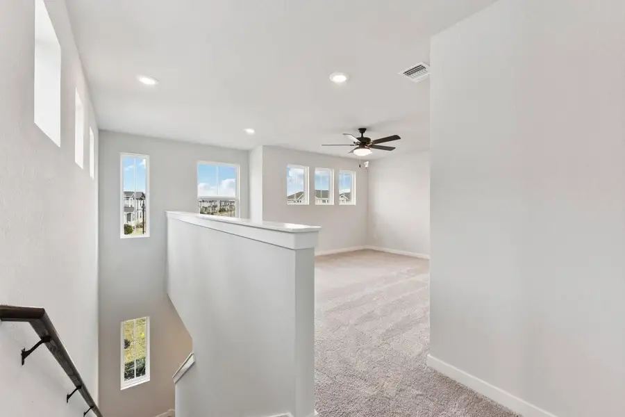 Spacious, unfurnished interior of a new home in Avery Centre, Round Rock (Image 14).