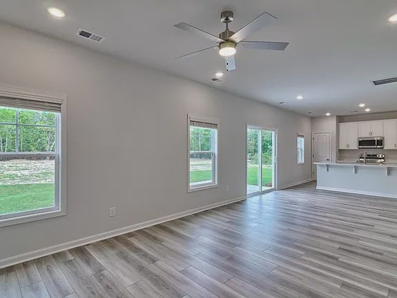 Spacious, unfurnished interior of a new home in Amber Hill, West Columbia (Image 18).