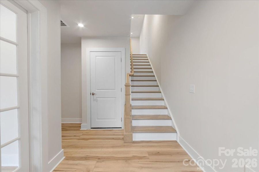 Oak box stairs with open rails
