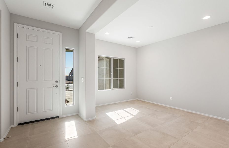 Spacious, unfurnished interior of a new home in Parkside at Anthem at Merrill Ranch, Florence (Image 24).