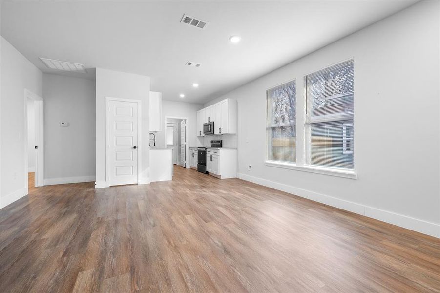 Spacious, unfurnished interior of a new home in , Mabank (Image 11). Spacious, unfurnished interior of a new home in , Mabank (Image 11).