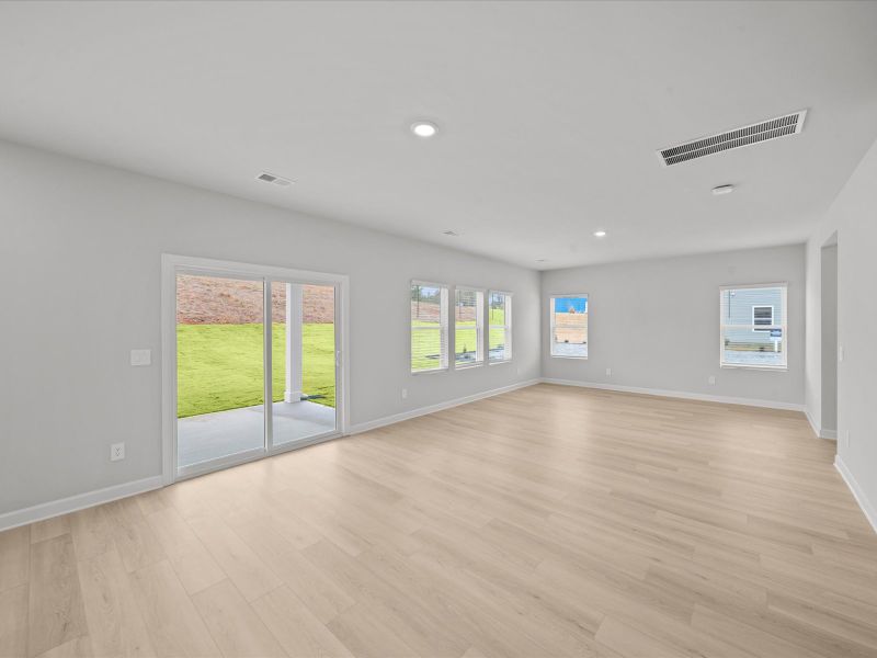 Spacious, unfurnished interior of a new home in Shiloh Valley, Piedmont (Image 10).
