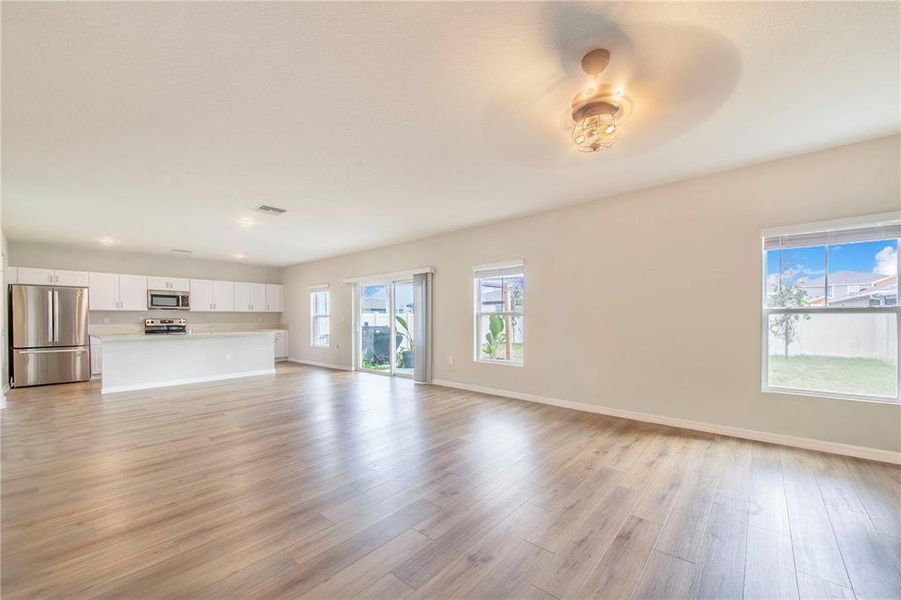 Spacious, unfurnished interior of a new home in Lawson Dunes, Haines City (Image 15).