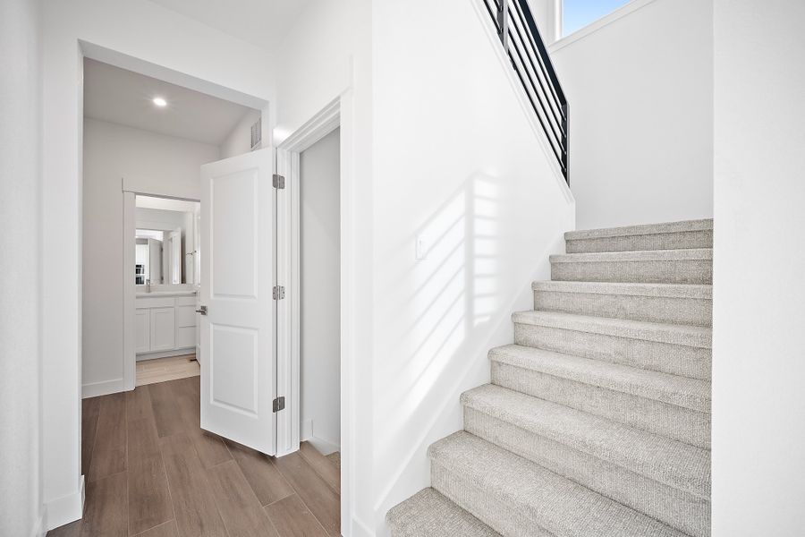 Spacious, unfurnished interior of a new home in Jackson Creek, Monument (Image 38).