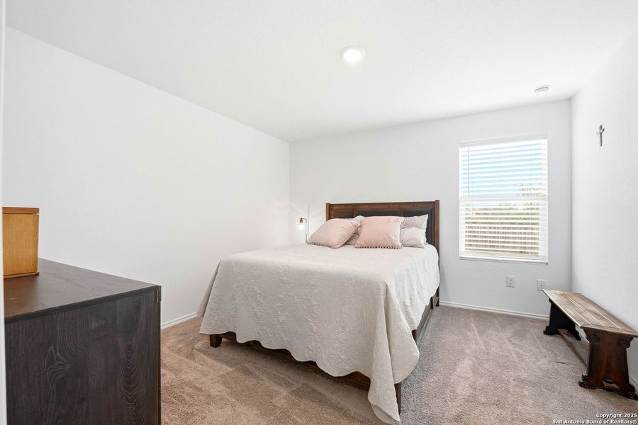 Furnished interior view inside a new home in Lodi Grove, Floresville (Image 11).