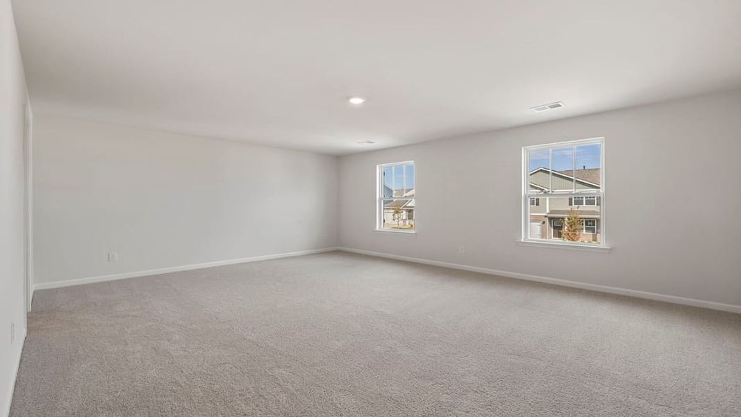 Spacious, unfurnished interior of a new home in Durbin Meadows Traditions, Fountain Inn (Image 31).