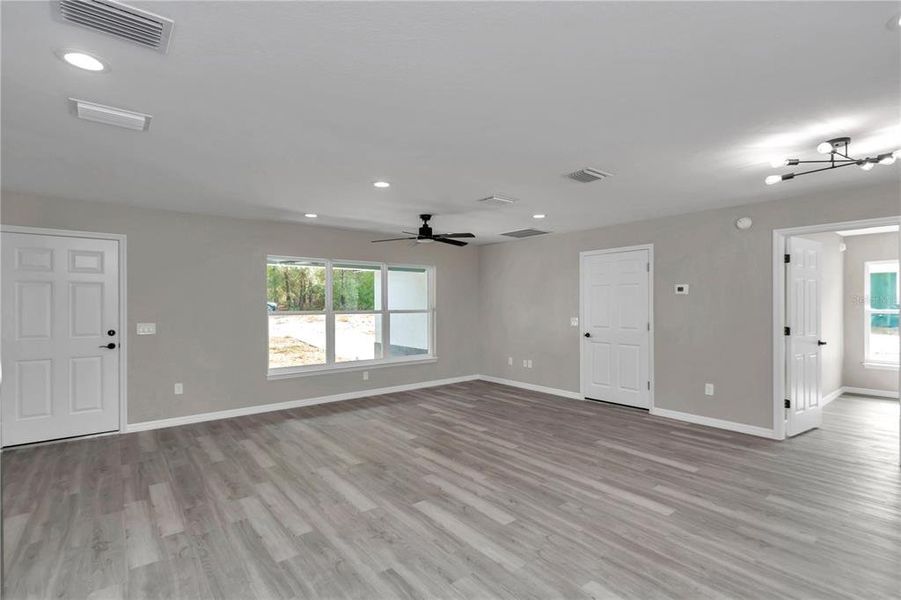Spacious, unfurnished interior of a new home in , Ocala (Image 13).