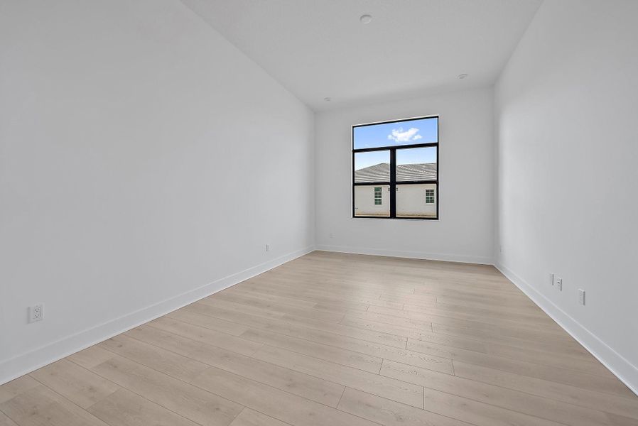 Spacious, unfurnished interior of a new home in , Palm Beach Gardens (Image 34).