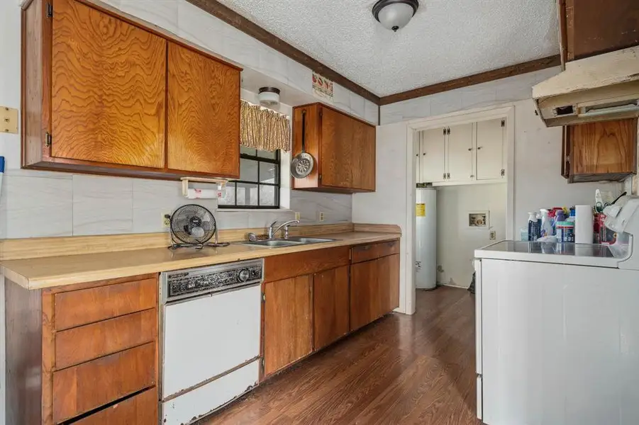 Furnished interior view inside a new home in , Grandview (Image 6).