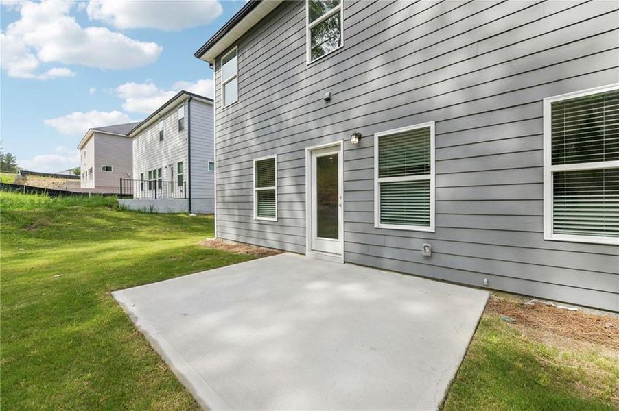Exterior details and patio area of a home in Ivey Township, Dallas (Image 27).