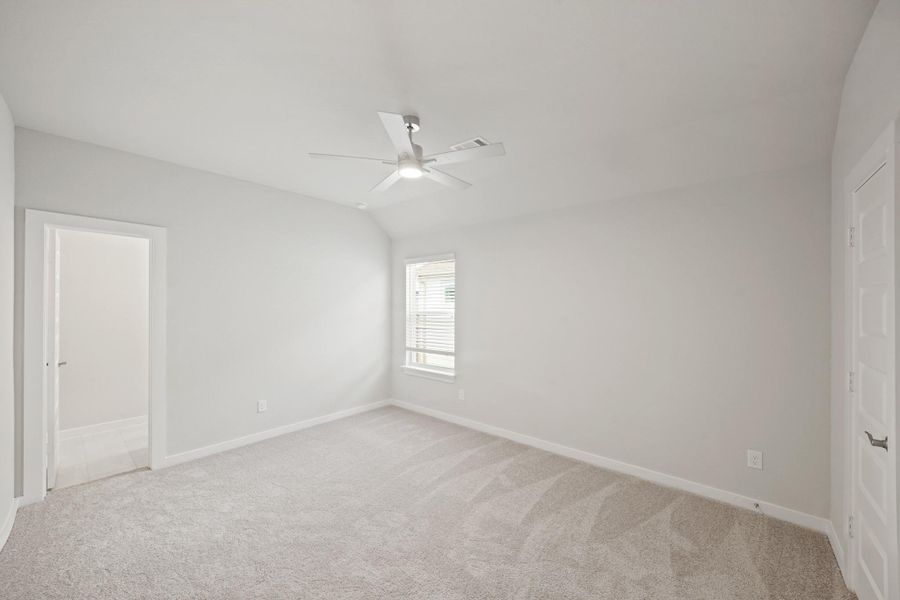 Spacious, unfurnished interior of a new home in Morton Creek Ranch, Katy (Image 18).