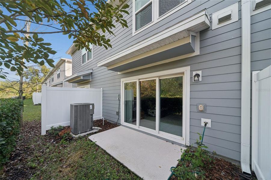 Exterior details and patio area of a home in Cypress Cay, Kissimmee (Image 21).