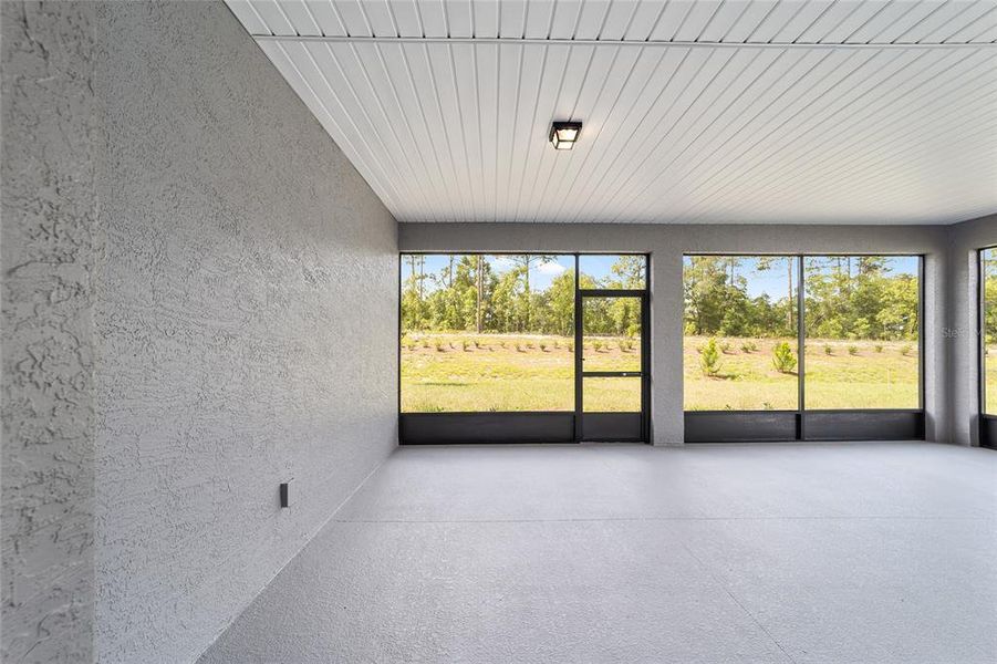 Exterior details and patio area of a home in , Ocala (Image 21).