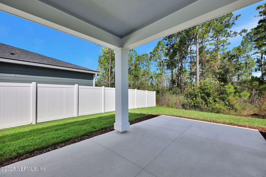Exterior details and patio area of a home in Bradley Creek, Green Cove Springs (Image 30).