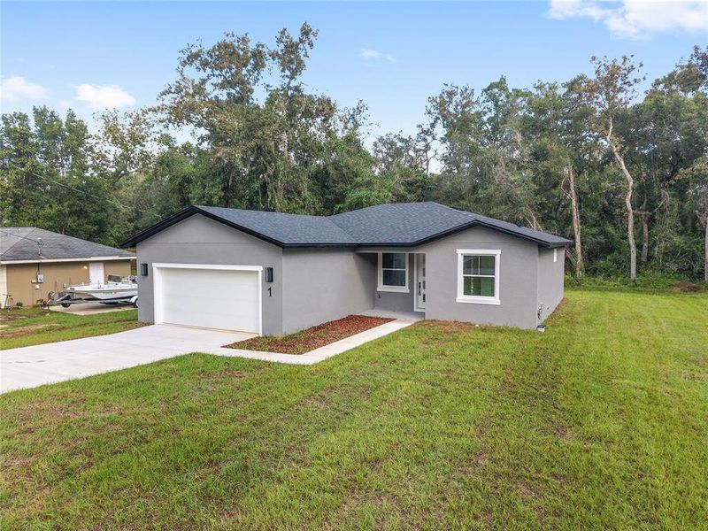 Exterior details and patio area of a home in , Ocala (Image 30).