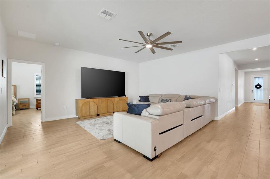 Furnished interior view inside a new home in , Clermont (Image 10).