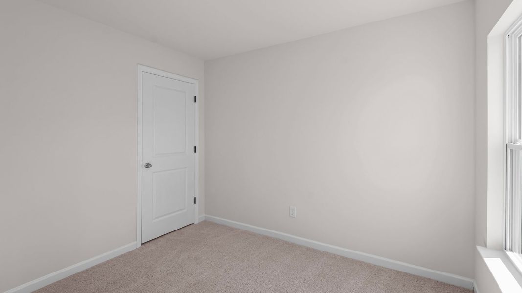 Spacious, unfurnished interior of a new home in Blair Ridge, La Grange (Image 12).