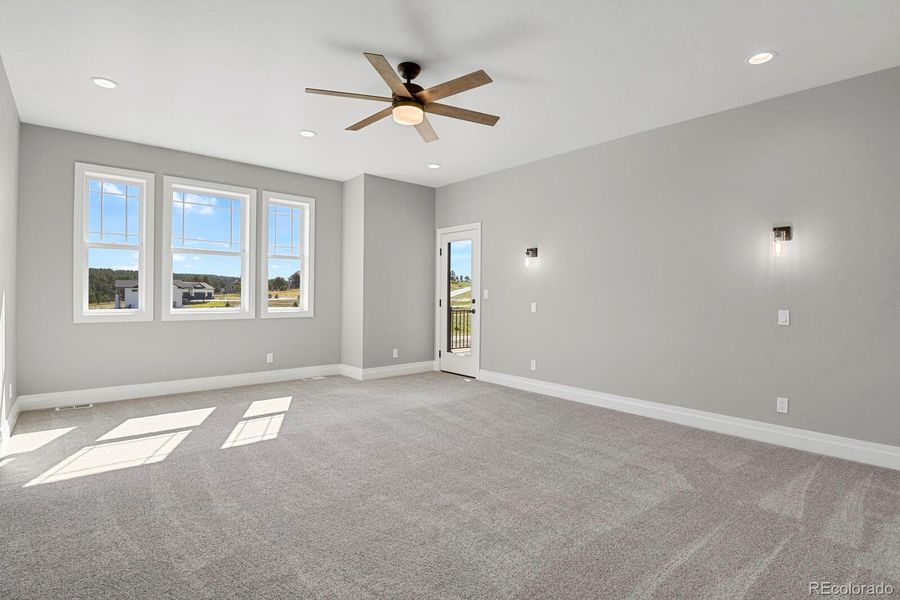 Primary bedroom w/access to deck