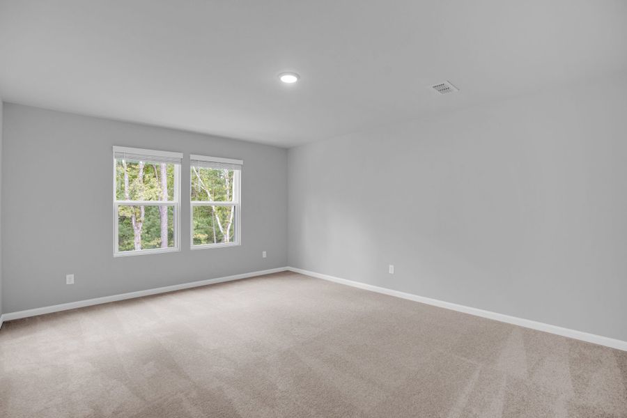 Spacious, unfurnished interior of a new home in Bradford Pointe, Summerville (Image 17).