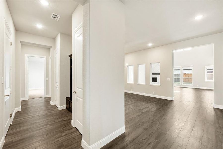 Spacious, unfurnished interior of a new home in Ridgepoint, Midlothian (Image 35).