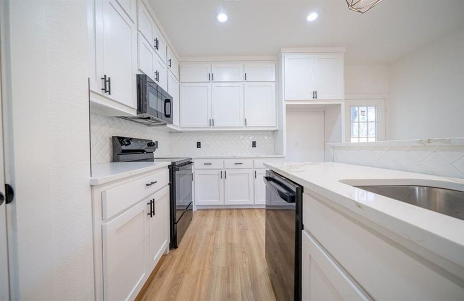Furnished interior view inside a new home in , Dallas (Image 7).