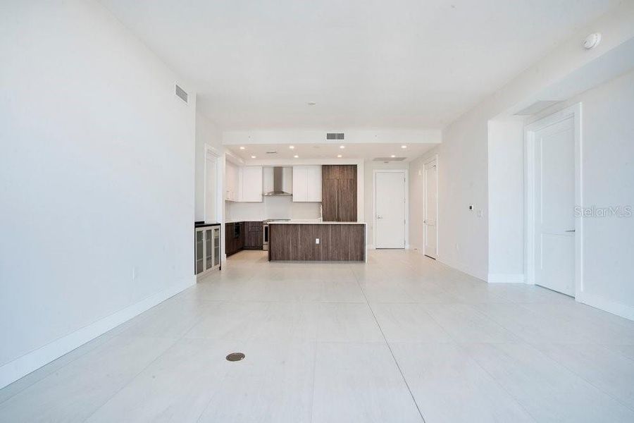 Spacious, unfurnished interior of a new home in , St. Petersburg (Image 56).