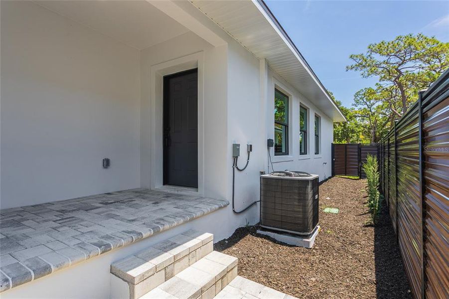 Exterior details and patio area of a home in , St. Petersburg (Image 21).