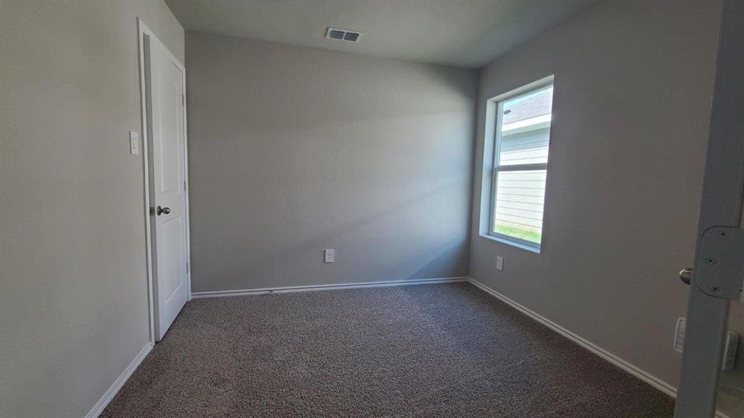 Spacious, unfurnished interior of a new home in Hickory Grove, Krum (Image 13).