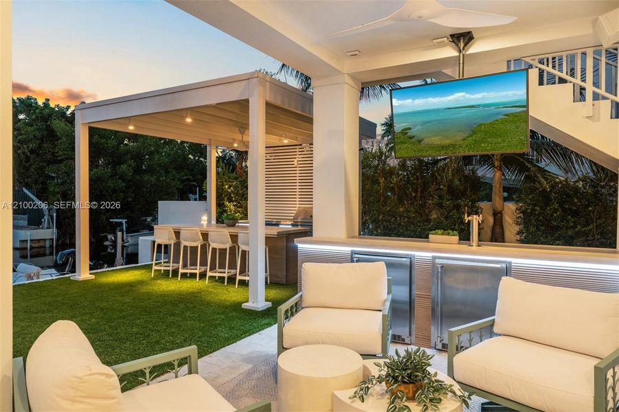 Exterior details and patio area of a home in , Tavernier (Image 45).