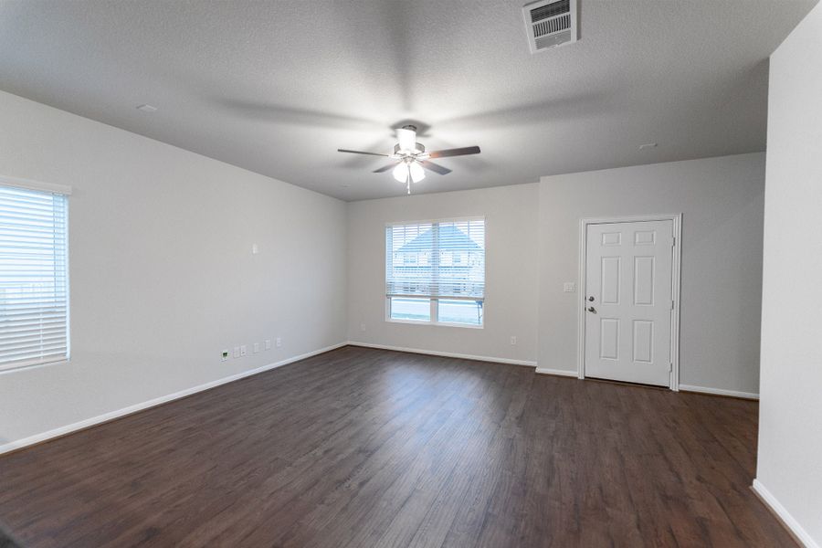 Spacious, unfurnished interior of a new home in Sanctuary, Salado (Image 11).