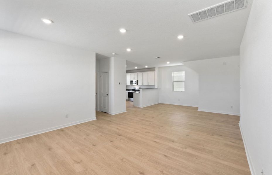 Spacious, unfurnished interior of a new home in Sonterra, Jarrell (Image 20).