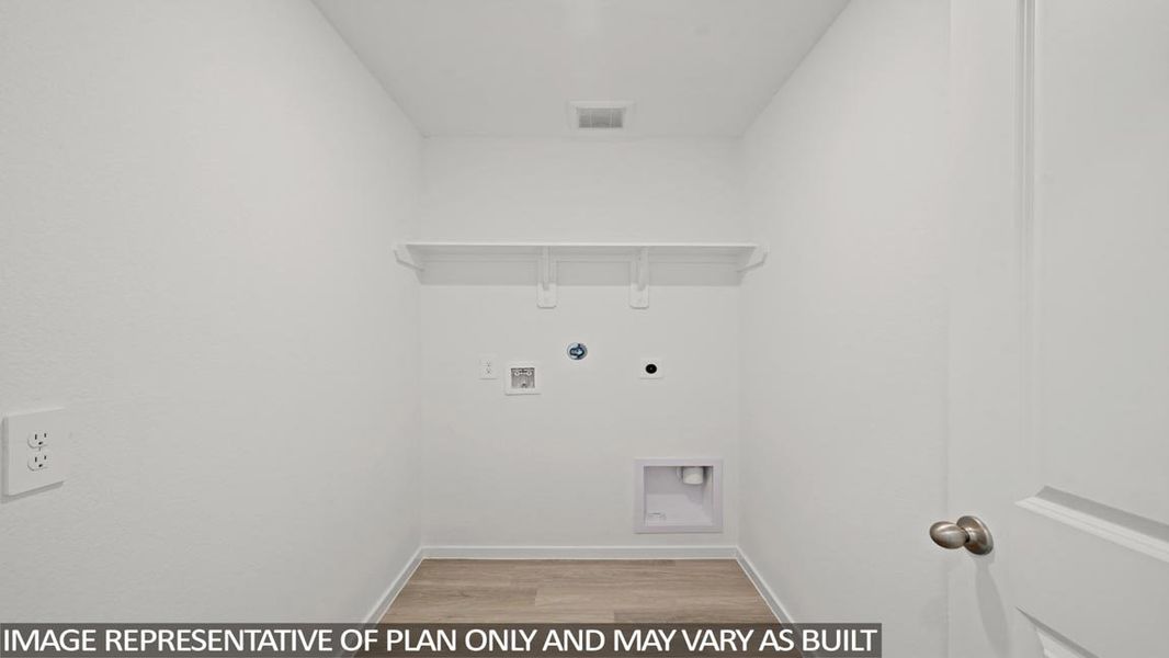 Spacious, unfurnished interior of a new home in Harrington Trails at The Canopies, Splendora (Image 9).