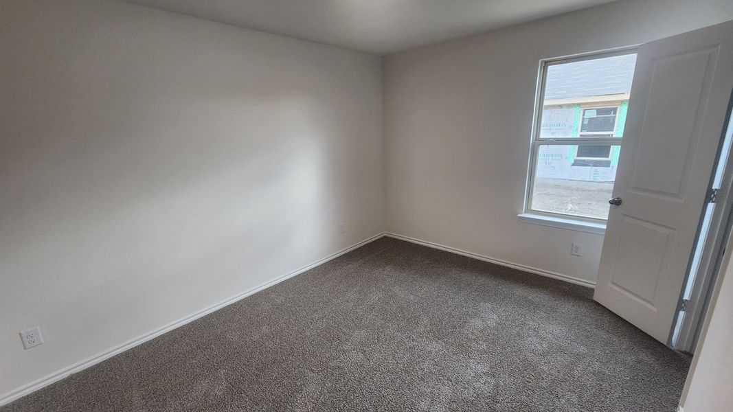 Spacious, unfurnished interior of a new home in Williamsburg, Fate (Image 14).