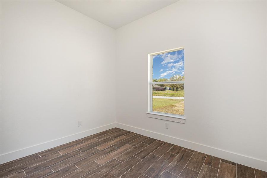 Spacious, unfurnished interior of a new home in , Gun Barrel City (Image 19).