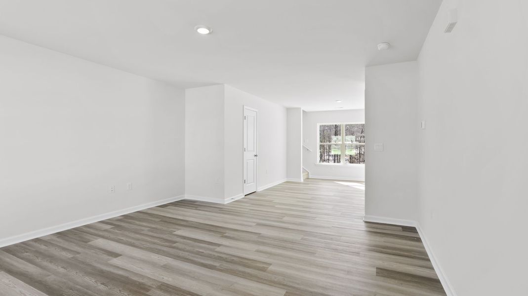 Spacious, unfurnished interior of a new home in Cloverdale Hills, Piedmont (Image 17).