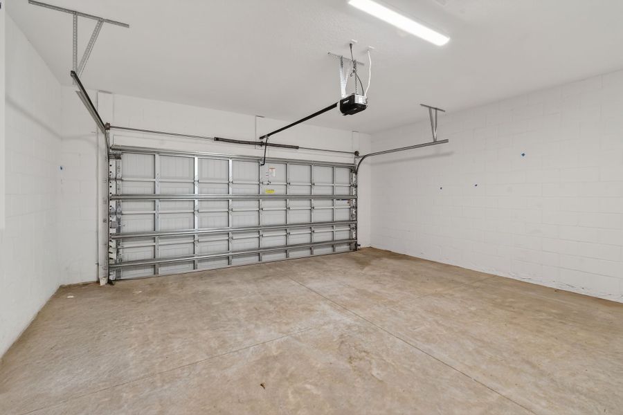 Spacious, unfurnished interior of a new home in Costa Pointe, Vero Beach (Image 40).