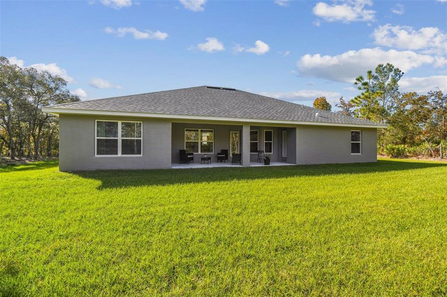 Exterior details and patio area of a home in Sugarmill Woods, Homosassa (Image 34).
