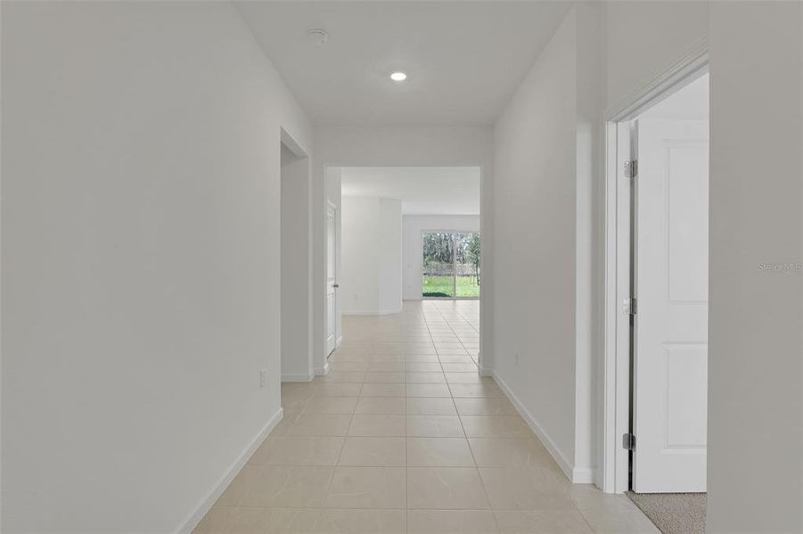 Spacious, unfurnished interior of a new home in Willowbrook North, Winter Haven (Image 33).