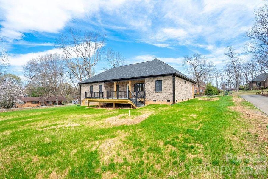 Exterior details and patio area of a home in , Dallas (Image 24).