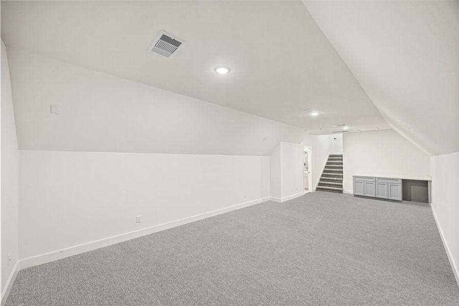 Spacious, unfurnished interior of a new home in , Houston (Image 43).
