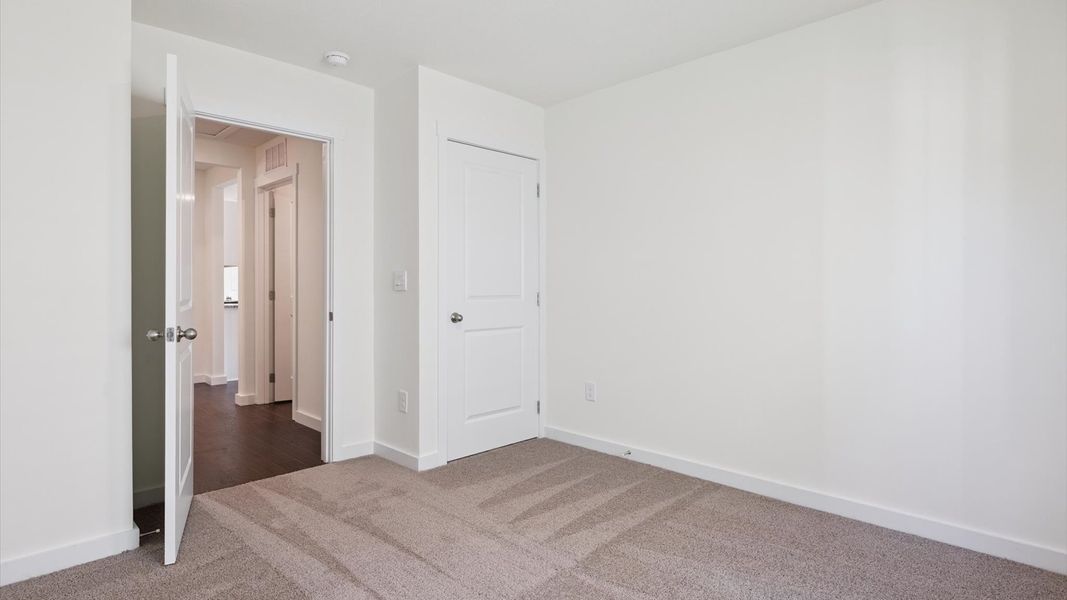Spacious, unfurnished interior of a new home in Emory Creek, Harriman (Image 14).