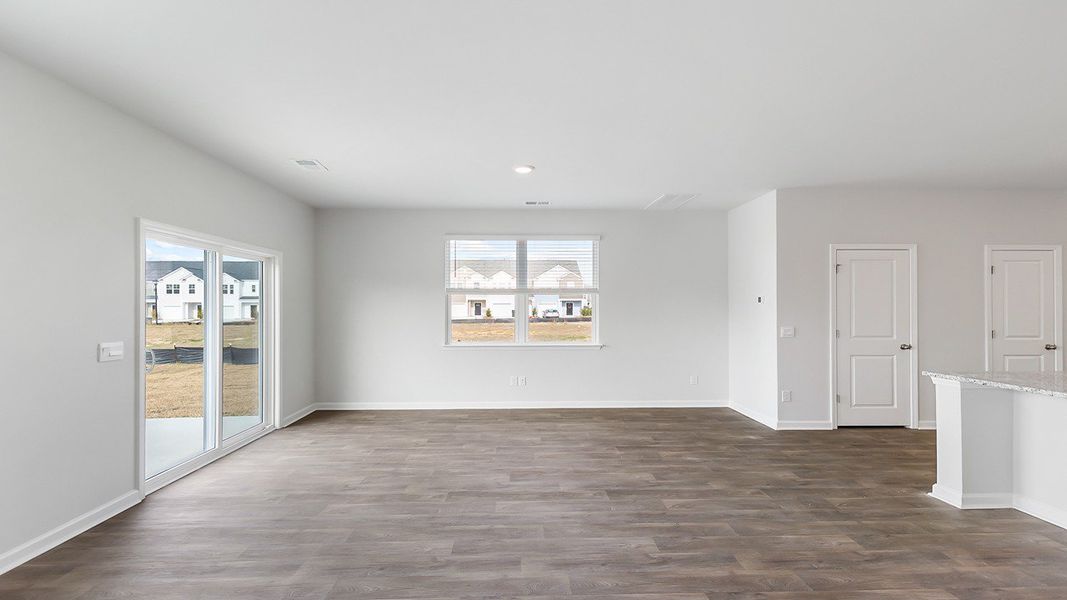 Spacious, unfurnished interior of a new home in Carolina Groves Townhomes, Moncks Corner (Image 10).