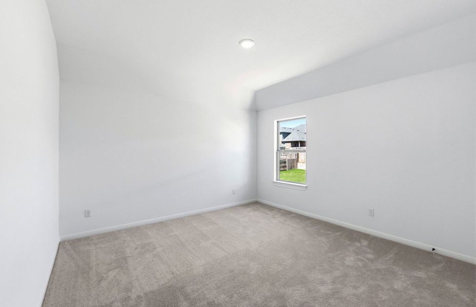 Spacious, unfurnished interior of a new home in Crescent Bluff, Georgetown (Image 43).