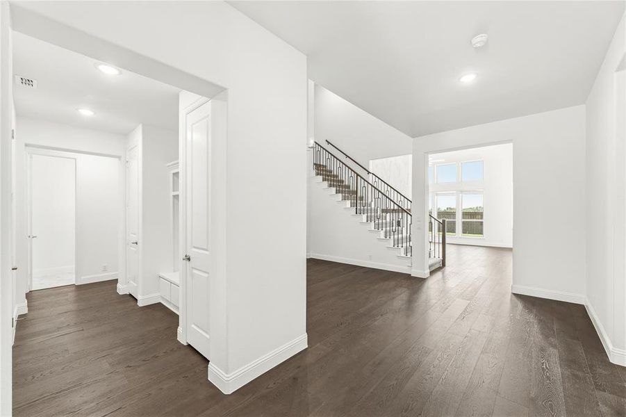 Spacious, unfurnished interior of a new home in Chaparral Park, Oak Point (Image 15). Spacious, unfurnished interior of a new home in Chaparral Park, Oak Point (Image 15).