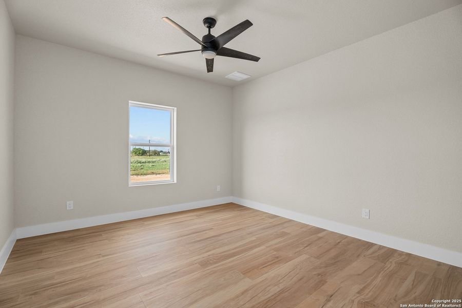 Spacious, unfurnished interior of a new home in , San Antonio (Image 14).