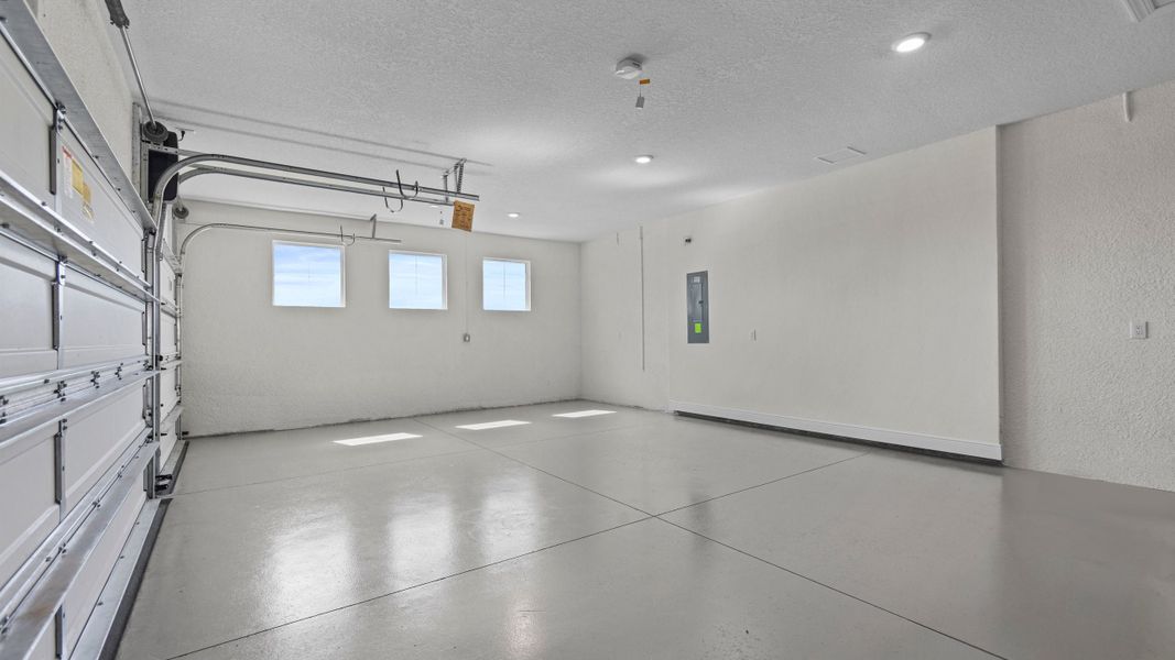 3-Car Garage 3-Car Garage